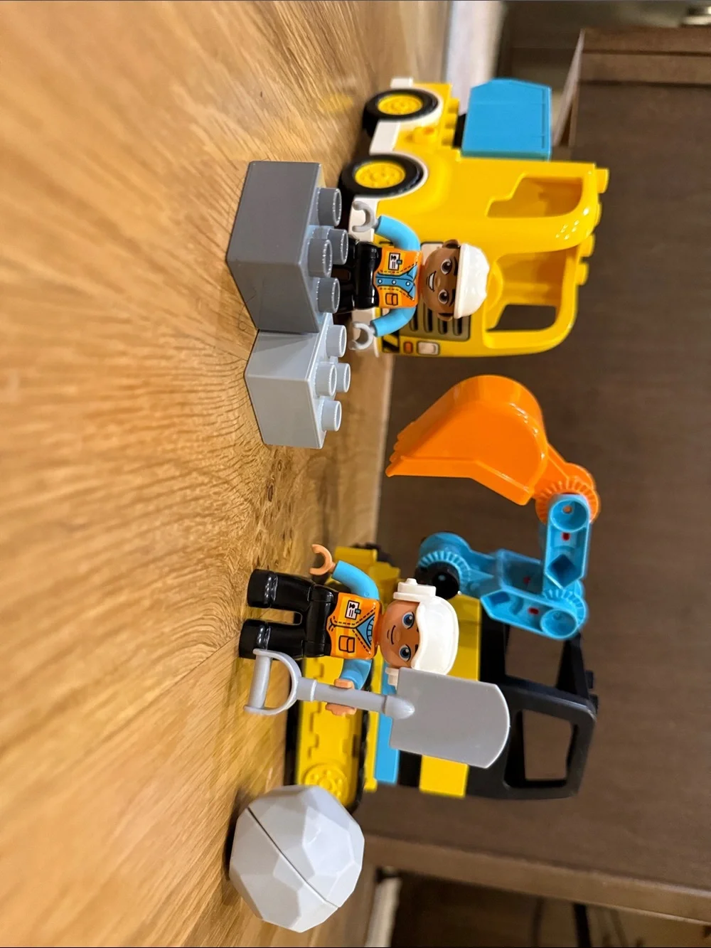 LEGO Duplo 10931 Truck & Tracked Excavator